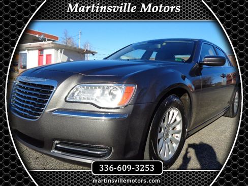 Used 2013 Chrysler 300 image 1