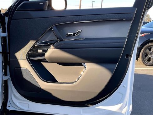 New 2026 Land Rover Range Rover Sport SE image 30
