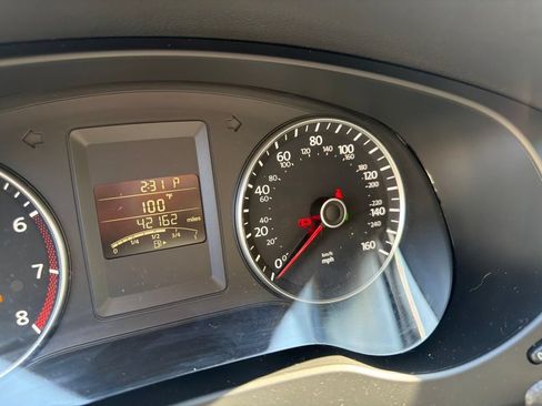 Used 2012 Volkswagen Jetta SE FWD image 16