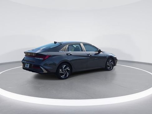 Used 2025 Hyundai Elantra SEL FWD image 8