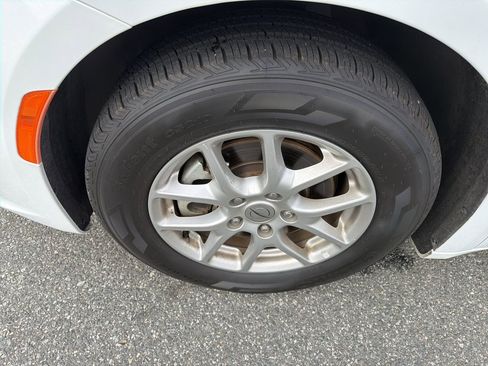 Used 2023 Chrysler Pacifica Touring-L image 10