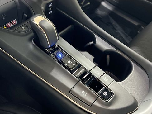 Used 2023 Toyota Crown Limited image 20