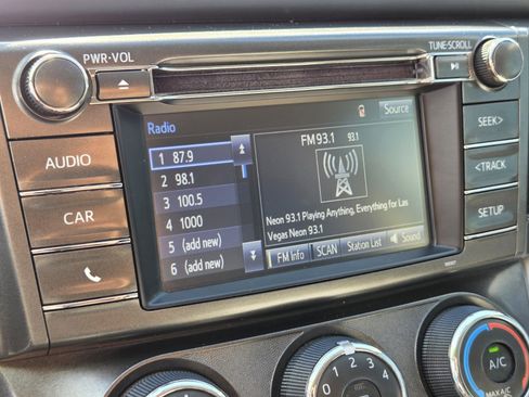 Used 2015 Toyota RAV4 LE image 20