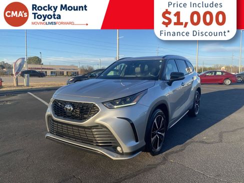 Used 2022 Toyota Highlander XSE image 3