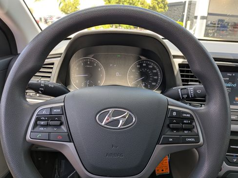 Used 2018 Hyundai Elantra SEL FWD image 25