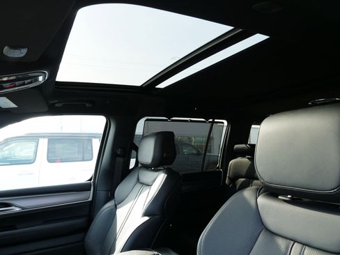 New 2026 Jeep Grand Wagoneer Limited image 28