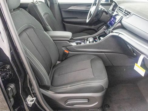 New 2025 Jeep Grand Cherokee L Laredo w/ Luxury Tech Group I image 38