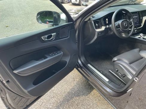Certified 2022 Volvo XC60 B5 Inscription w/ Advanced Package AWD/4WD image 11
