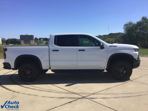 Used 2025 Chevrolet Silverado 1500 ZR2 w/ Technology Package image 2