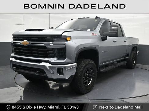 Used 2025 Chevrolet Silverado 2500 LT AWD/4WD image 1