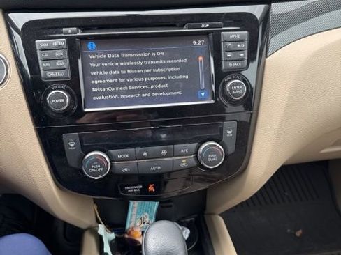 Used 2016 Nissan Rogue SL image 9