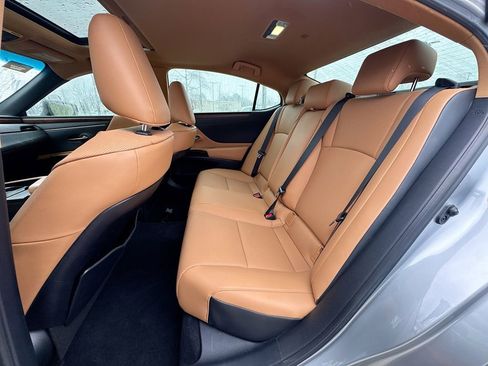 Used 2024 Lexus ES 350 w/ Premium Package image 30