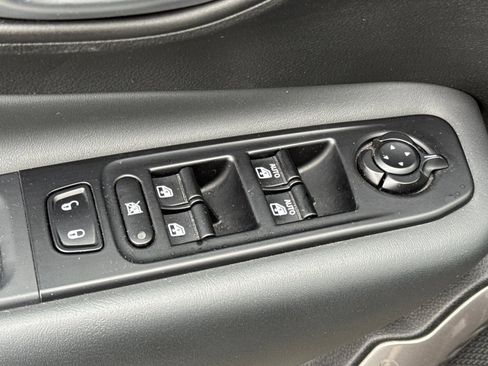 Used 2022 Jeep Renegade Latitude w/ Convenience Group image 12