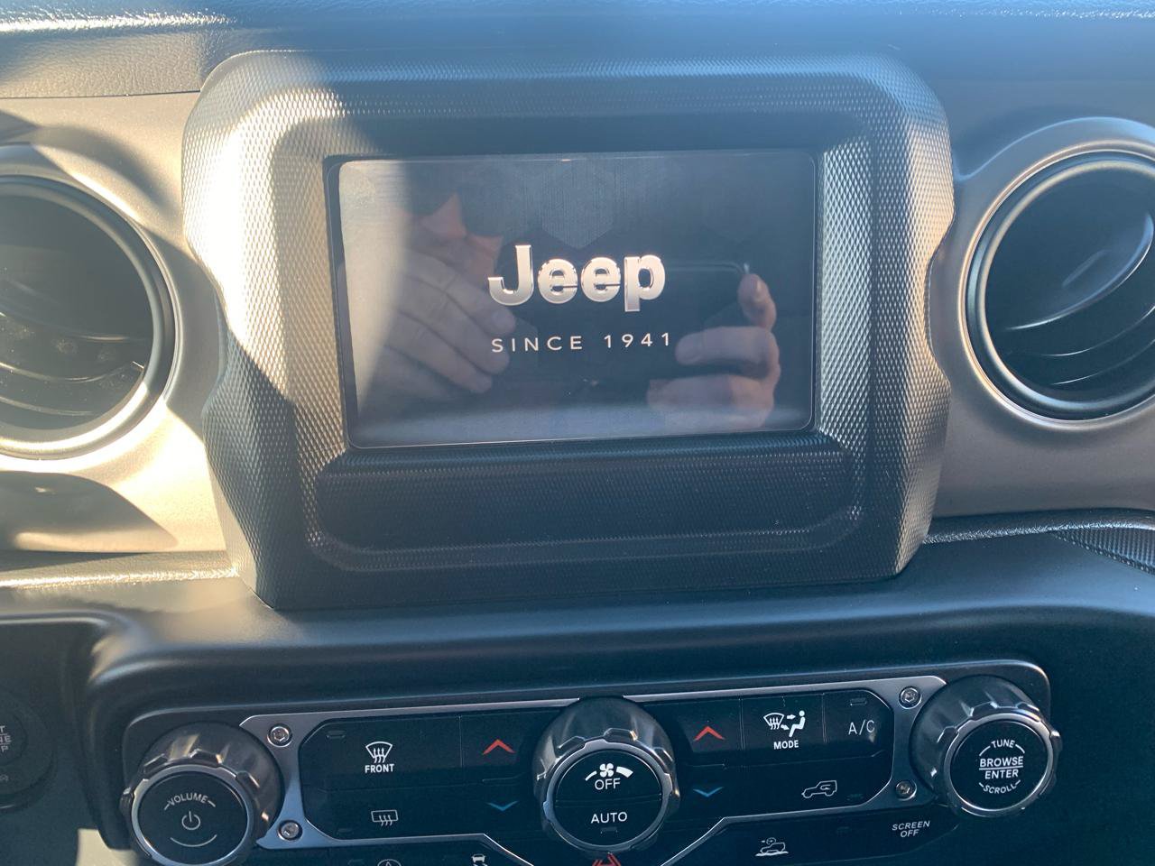 Used 2022 Jeep Gladiator Sport AWD/4WD image 25