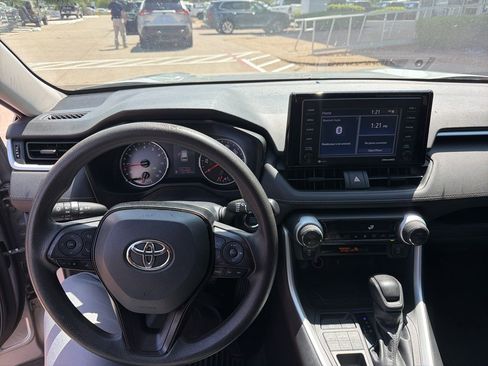 Used 2021 Toyota RAV4 XLE image 11