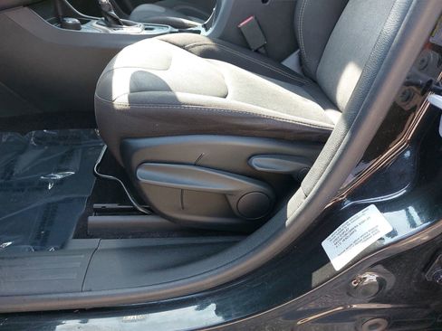 Used 2016 Jeep Cherokee Sport image 29