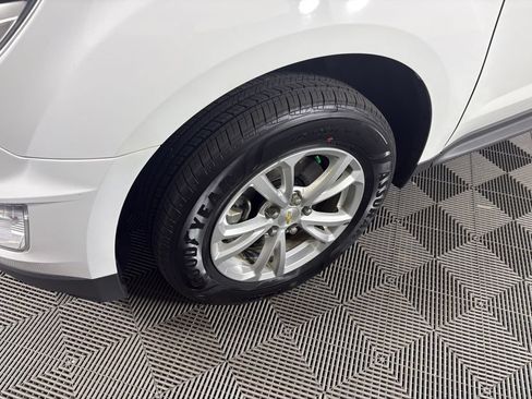 Used 2017 Chevrolet Equinox LT w/ Convenience Package AWD/4WD image 9