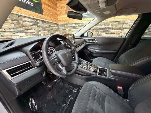 Used 2023 Mitsubishi Outlander SE AWD/4WD image 10