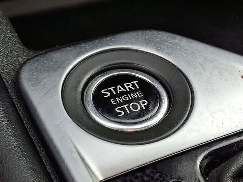 Used 2025 Nissan Sentra SR w/ SR Premium Package image 24