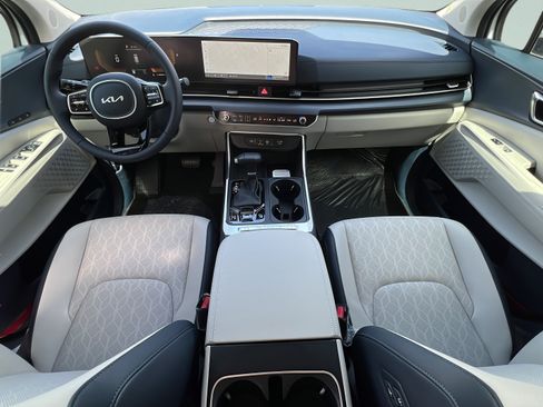 New 2026 Kia Carnival EX FWD image 11