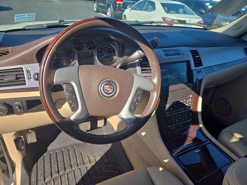 Used 2008 Cadillac Escalade EXT image 42