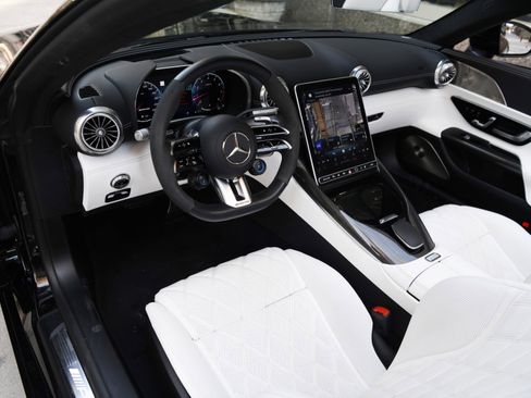 Used 2024 Mercedes-Benz SL 63 AMG 4MATIC image 10