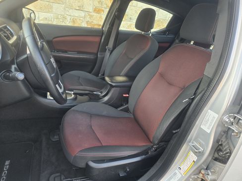 Used 2011 Dodge Avenger Heat image 5