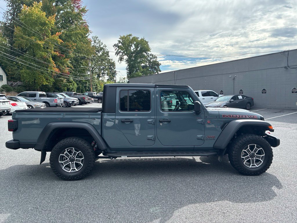 Used 2024 Jeep Gladiator Mojave w/ Technology Group AWD/4WD image 19