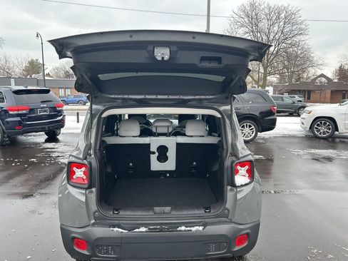 Used 2021 Jeep Renegade Latitude w/ Convenience Group image 12