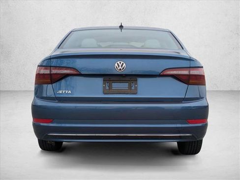 Used 2019 Volkswagen Jetta SE w/ Cold Weather Package image 6