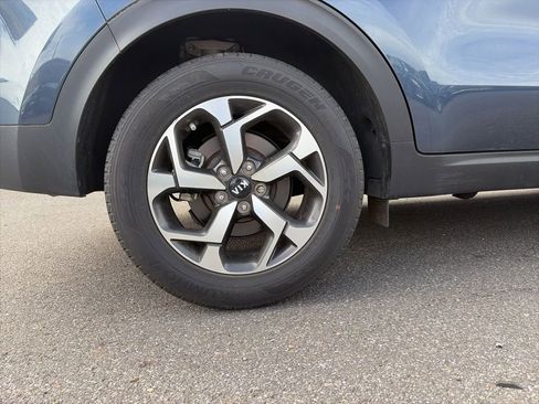 Used 2022 Kia Sportage LX image 9