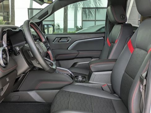 Used 2024 Chevrolet Colorado Z71 w/ Z71 Convenience Package 2 image 17