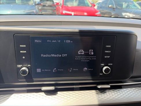Used 2024 Kia Carnival LX FWD image 21