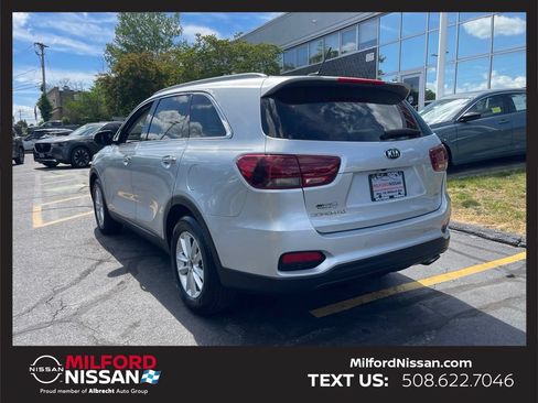 Used 2020 Kia Sorento LX w/ LX I4 Convenience Package AWD/4WD image 3