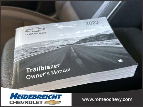 Used 2023 Chevrolet TrailBlazer LT FWD image 27