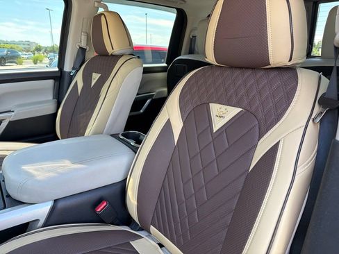 Used 2020 Nissan Titan SL w/ Moonroof Package AWD/4WD image 11
