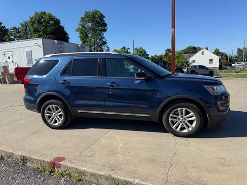 Used 2016 Ford Explorer XLT w/ Equipment Group 201A FWD image 5