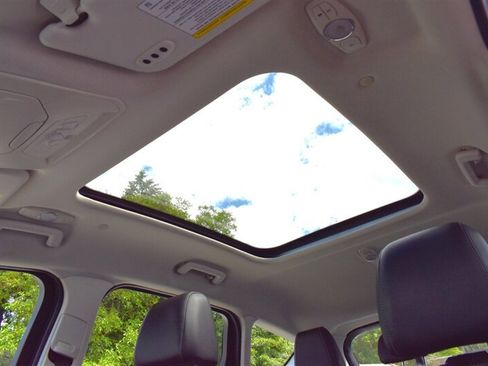 Used 2013 Ford C-MAX SEL FWD image 12