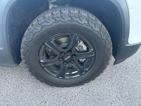 Used 2021 GMC Acadia AT4 w/ Preferred Package image 2