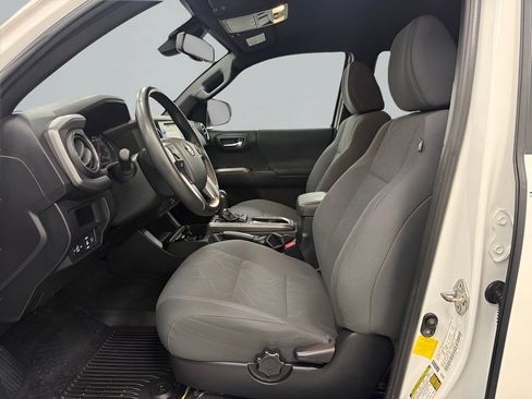 Used 2019 Toyota Tacoma TRD Off-Road w/ Technology Package RWD image 12