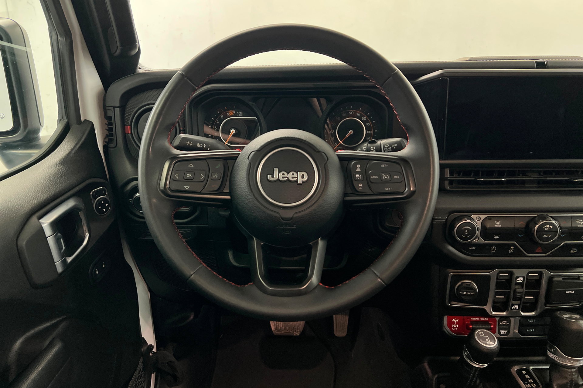 Certified 2025 Jeep Wrangler Unlimited Rubicon AWD/4WD image 12