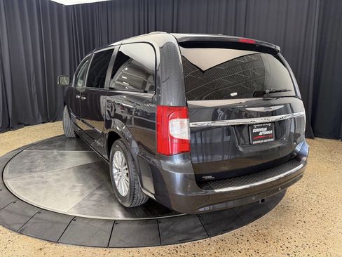 Used 2013 Chrysler Town & Country Touring-L FWD image 5