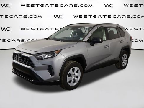 Used 2019 Toyota RAV4 LE FWD image 1