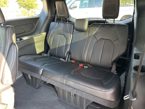New 2026 Chrysler Pacifica Select image 46