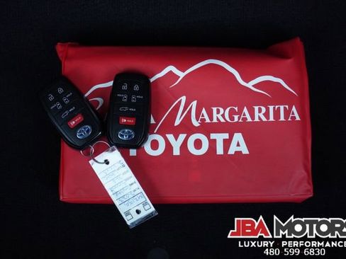 Used 2023 Toyota Sienna XLE image 73