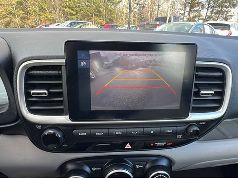 Used 2023 Hyundai Venue SEL image 32