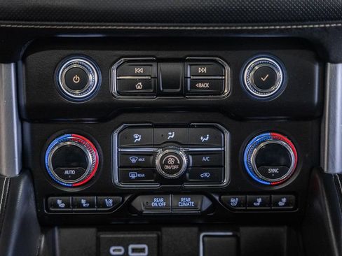 Used 2023 GMC Yukon SLT image 31