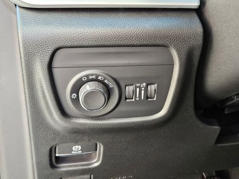 New 2025 Jeep Grand Cherokee 4WD image 18