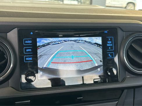 Used 2017 Toyota Tacoma TRD Sport w/ Tow Package (A/T) AWD/4WD image 14
