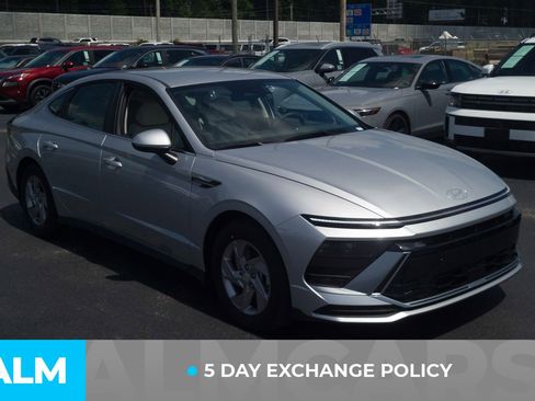 Used 2025 Hyundai Sonata SE FWD image 4